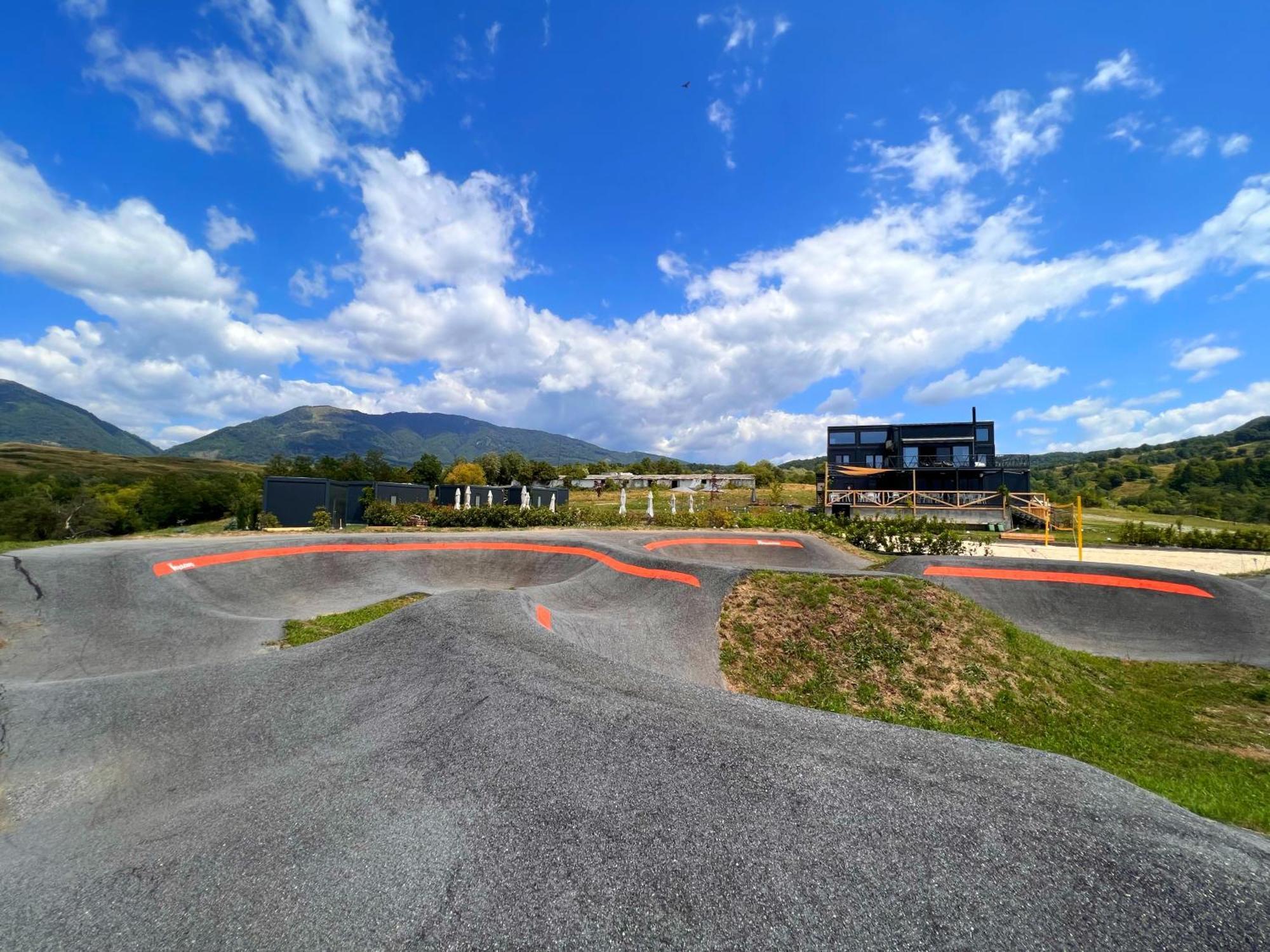 Hotel Flandra Glamping Corbeni Exterior foto