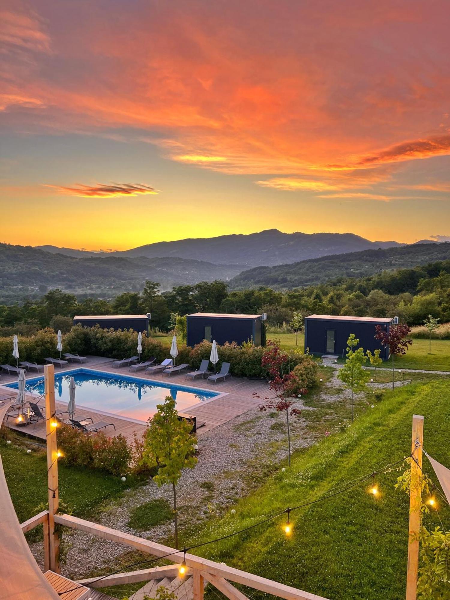 Hotel Flandra Glamping Corbeni Exterior foto