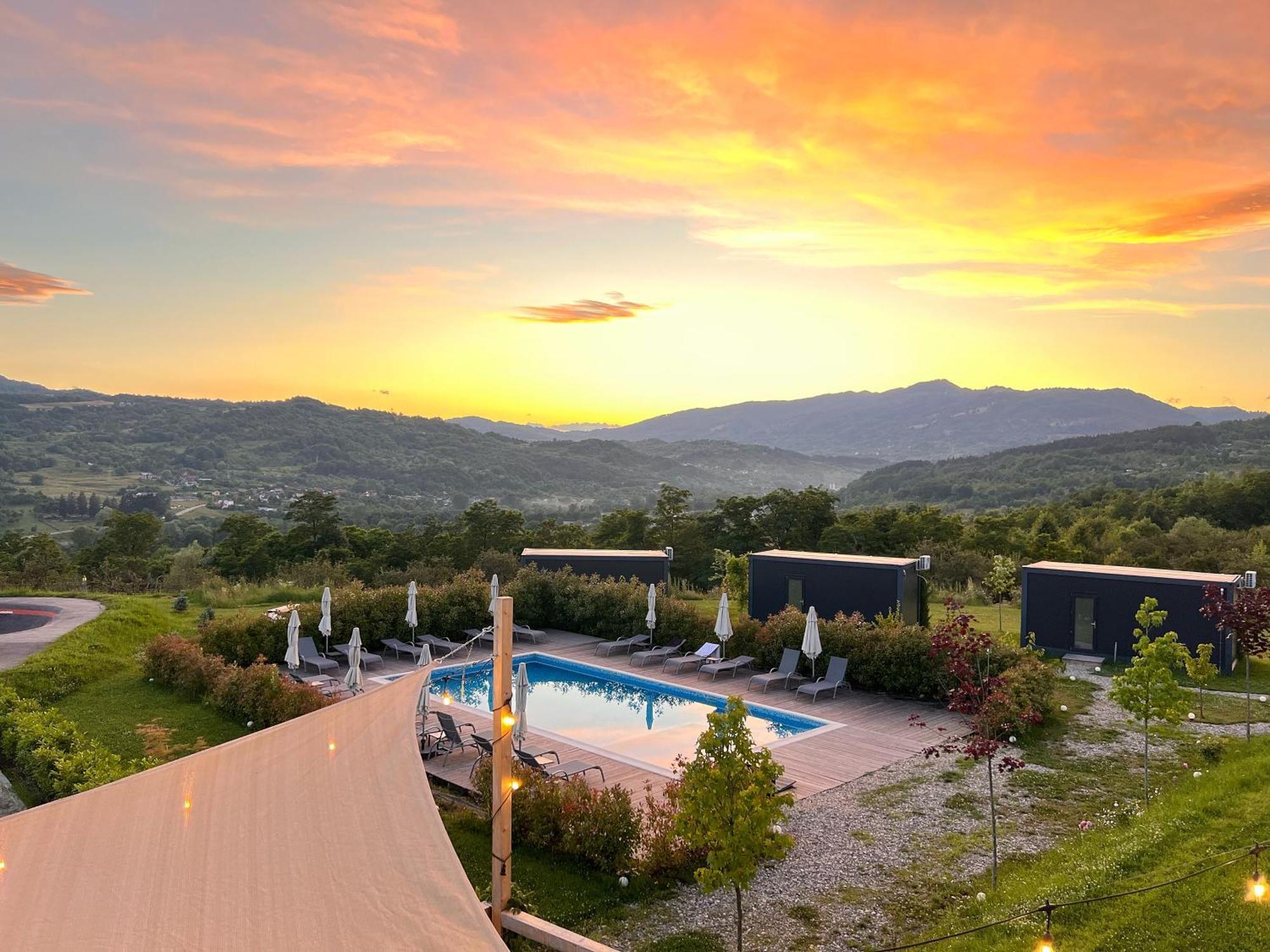 Hotel Flandra Glamping Corbeni Exterior foto