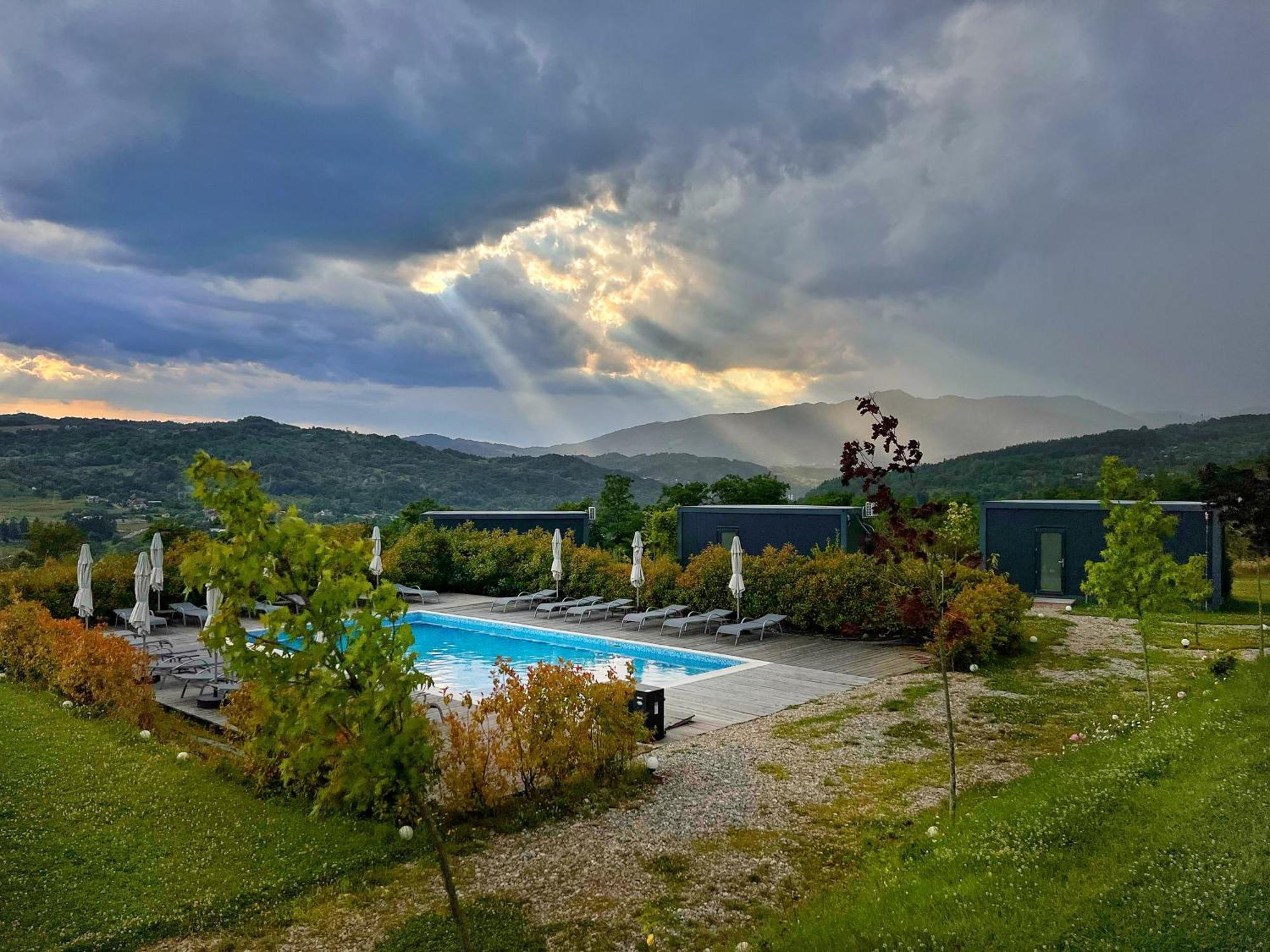Hotel Flandra Glamping Corbeni Exterior foto