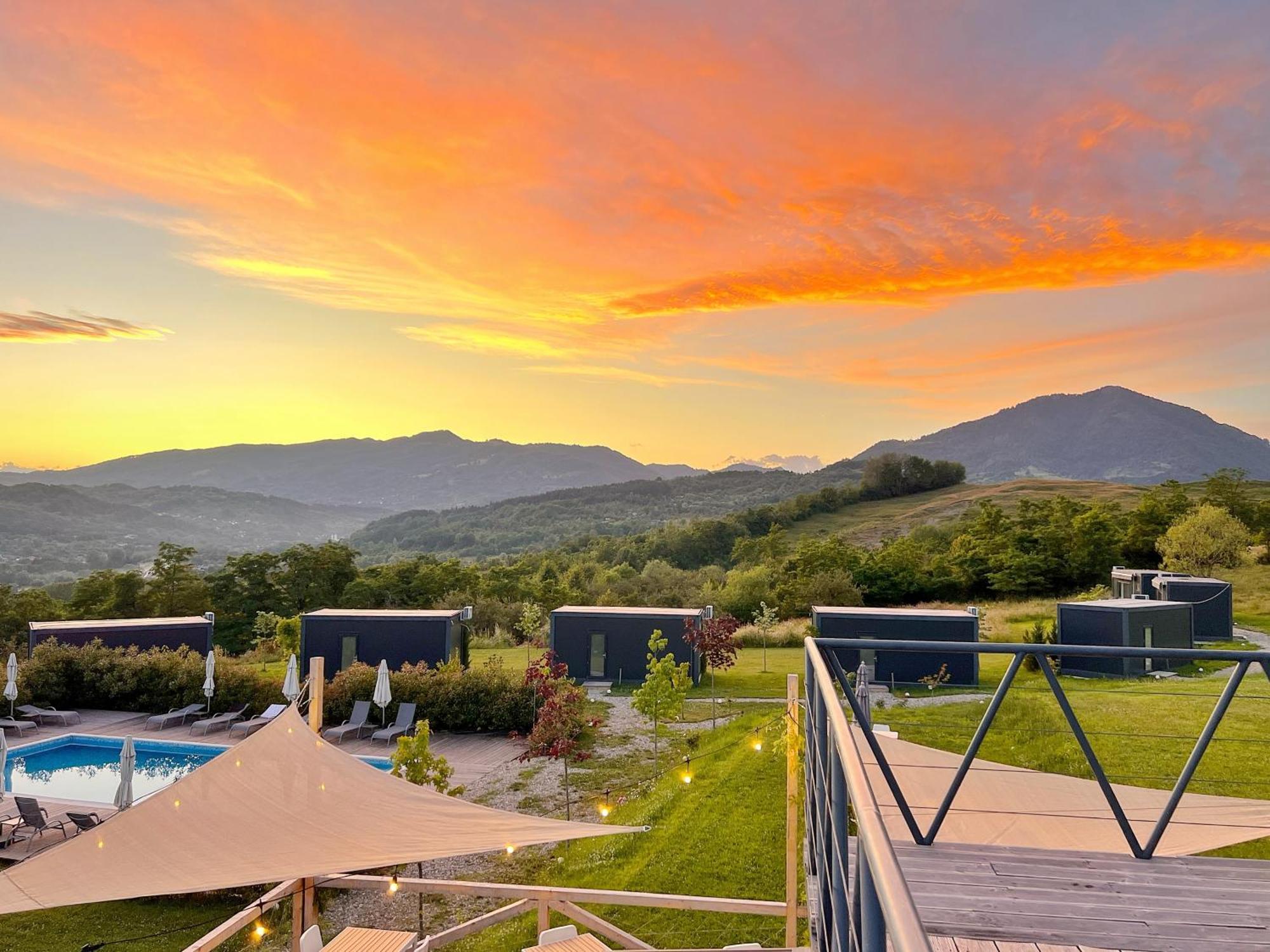 Hotel Flandra Glamping Corbeni Exterior foto